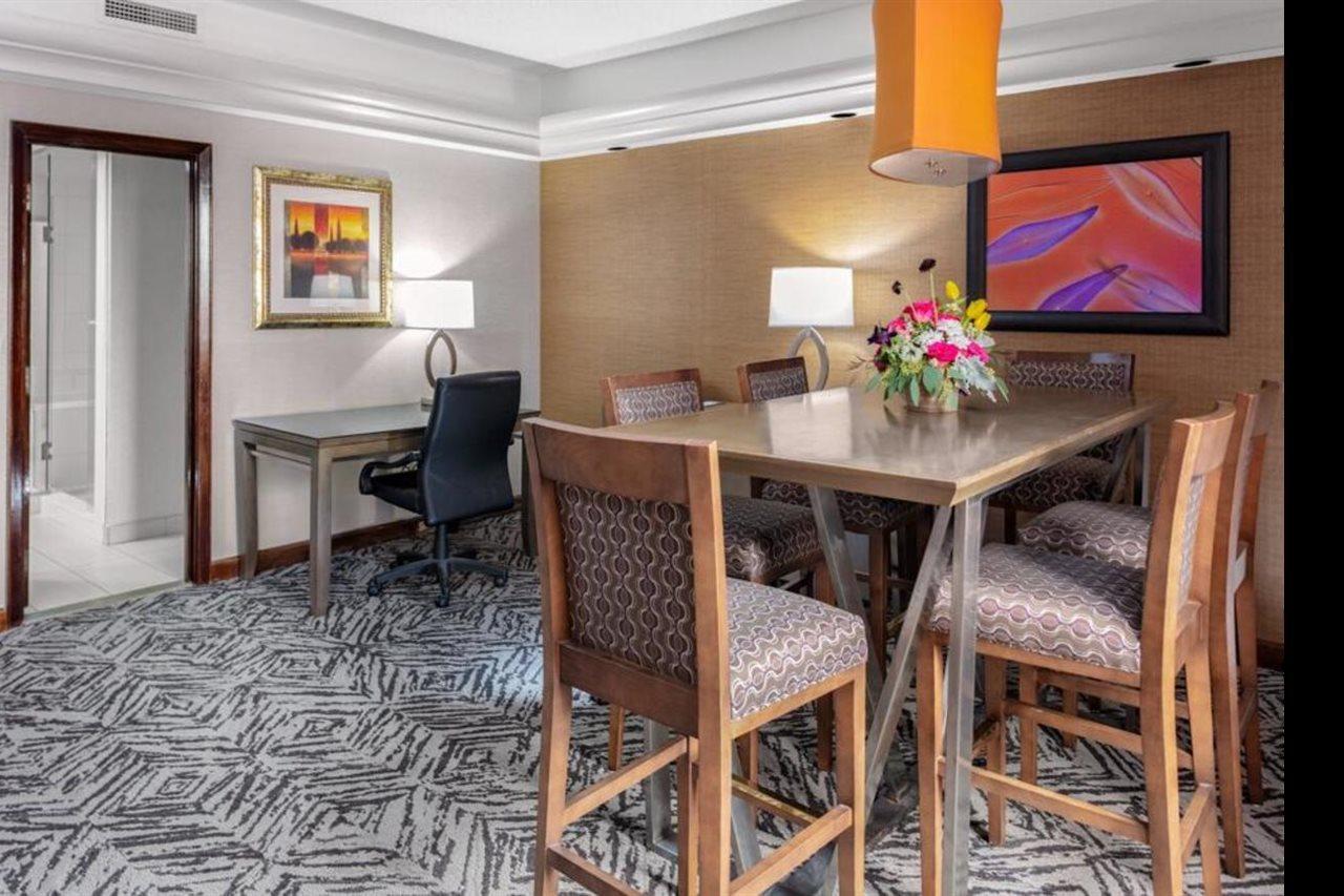 Doubletree By Hilton Hotel & Executive Meeting Center Omaha-Downtown Екстериор снимка
