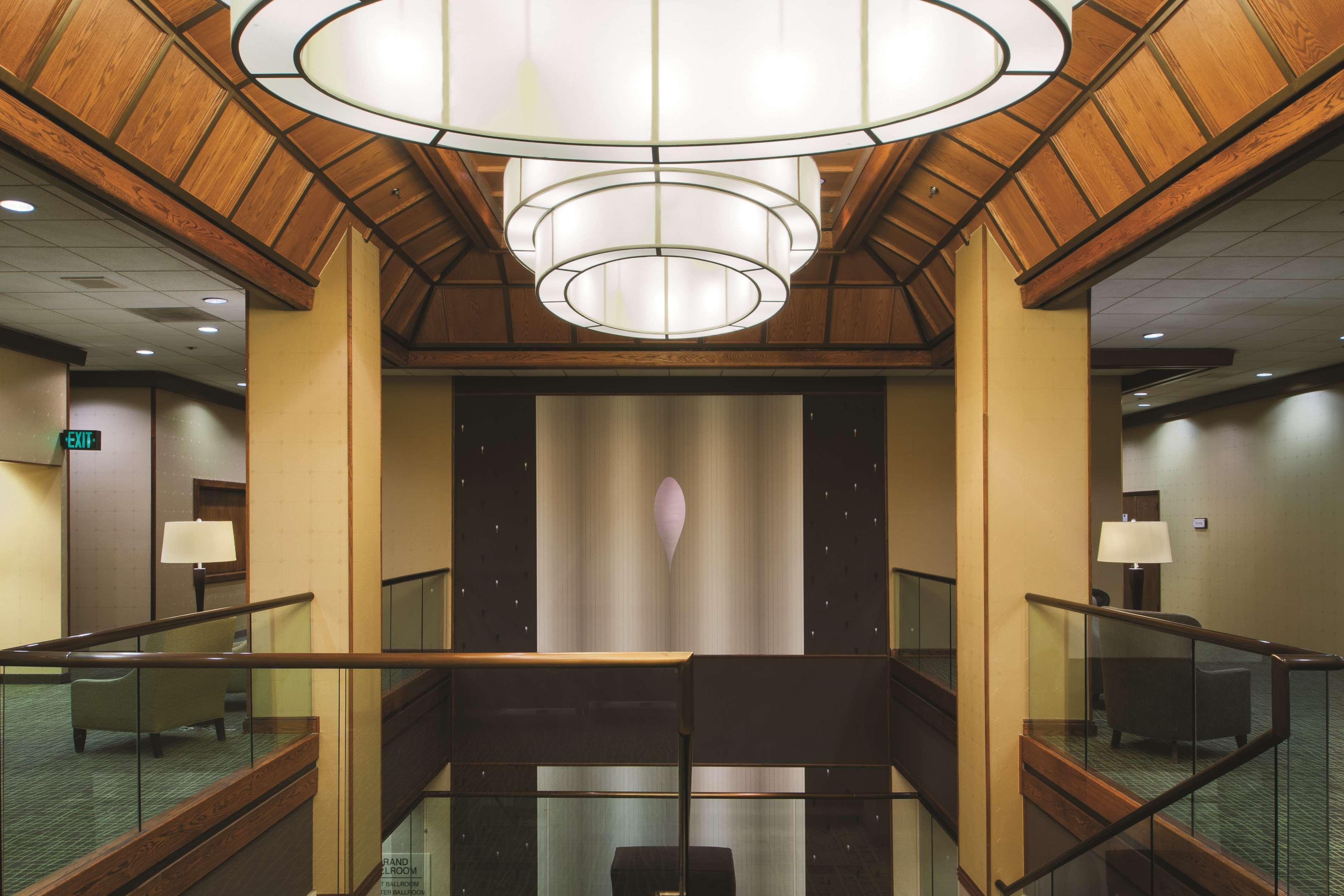Doubletree By Hilton Hotel & Executive Meeting Center Omaha-Downtown Екстериор снимка