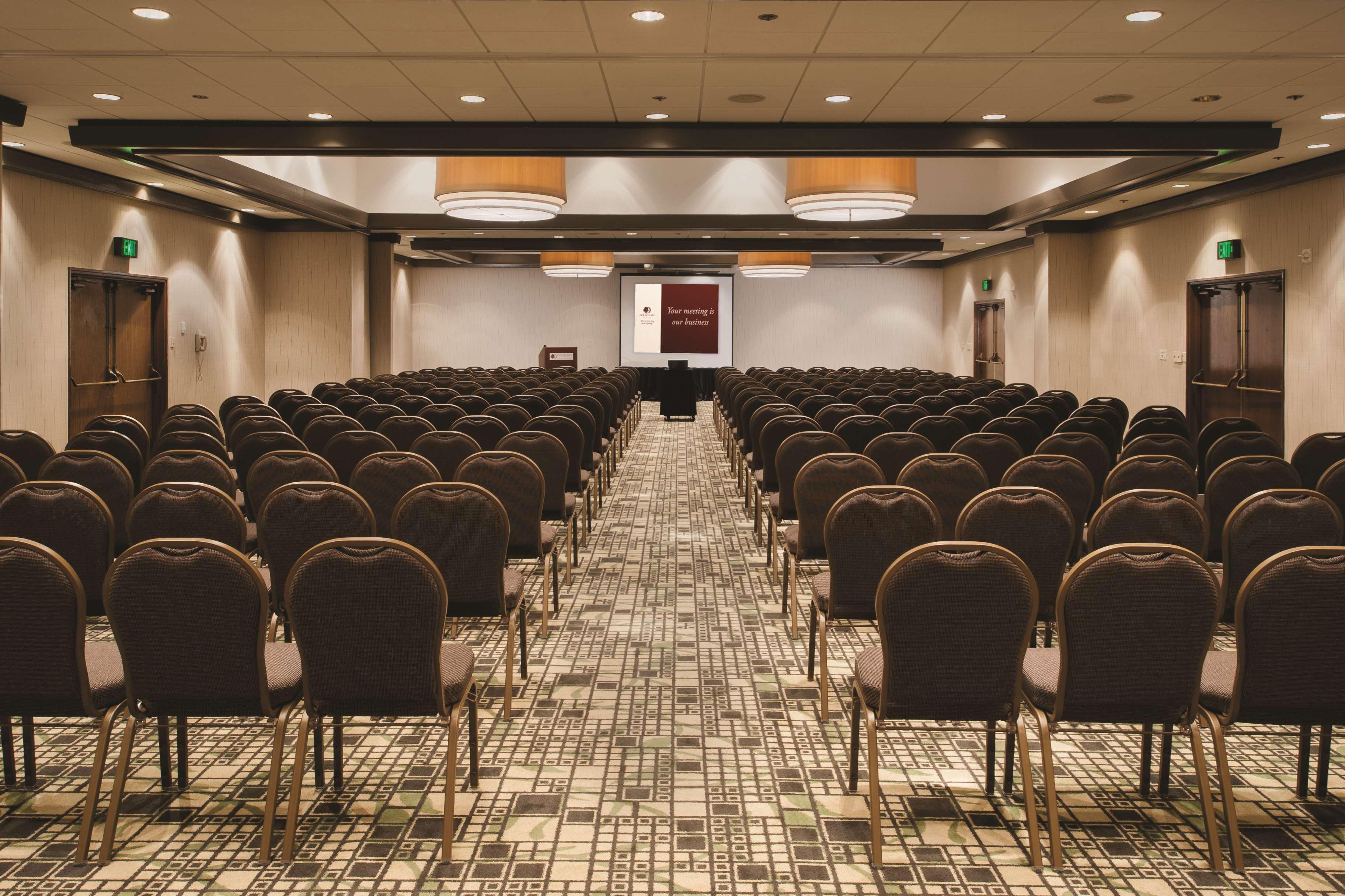 Doubletree By Hilton Hotel & Executive Meeting Center Omaha-Downtown Екстериор снимка