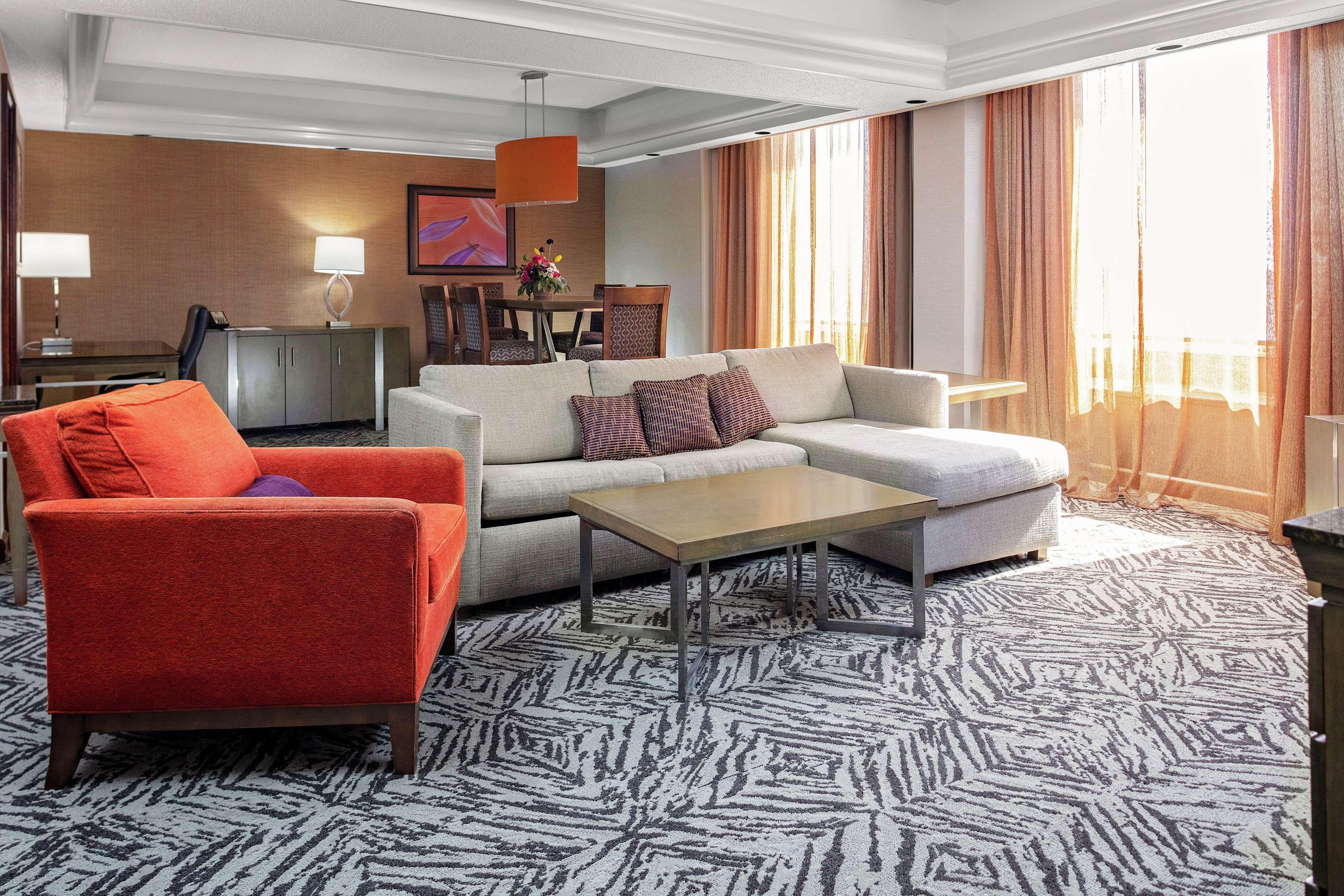 Doubletree By Hilton Hotel & Executive Meeting Center Omaha-Downtown Екстериор снимка