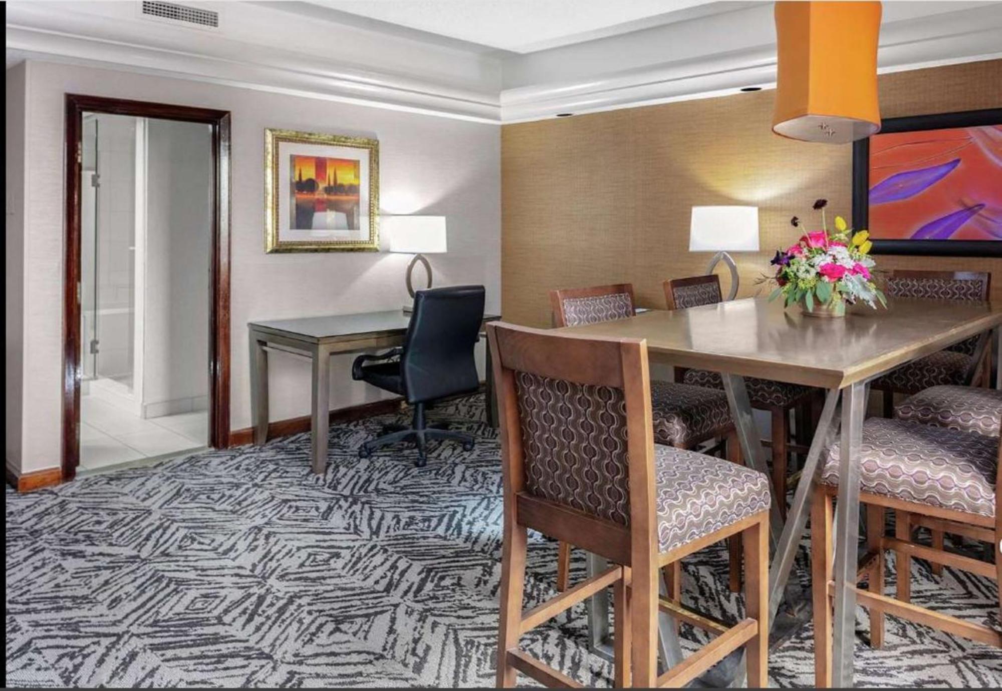Doubletree By Hilton Hotel & Executive Meeting Center Omaha-Downtown Екстериор снимка