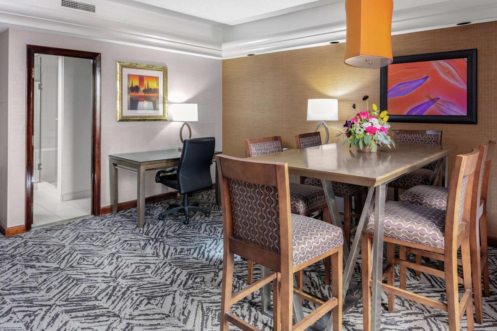 Doubletree By Hilton Hotel & Executive Meeting Center Omaha-Downtown Екстериор снимка